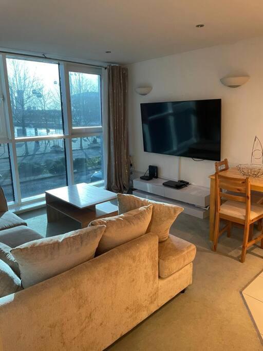 1 Bedroom Apartment Royal Docks 伦敦 外观 照片