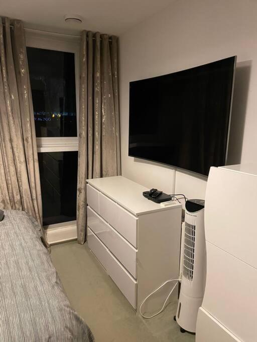 1 Bedroom Apartment Royal Docks 伦敦 外观 照片